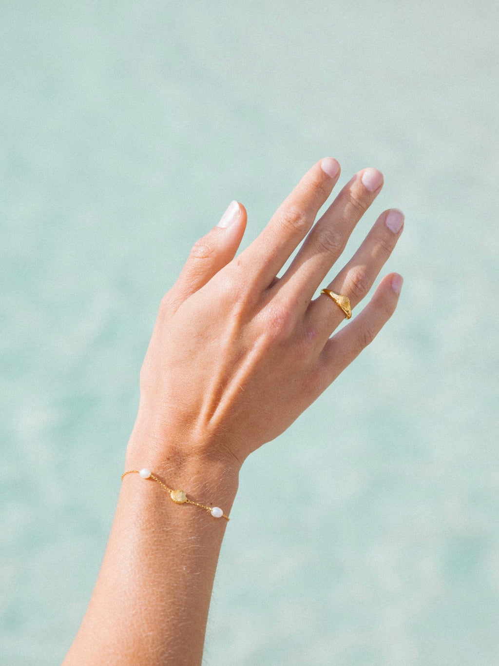 Malakai The Label Aphrodite Ring in 18k Gold in Single