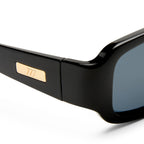 Le Specs GIGGLEMUG BLACK in SMOKE MONO POLARIZED