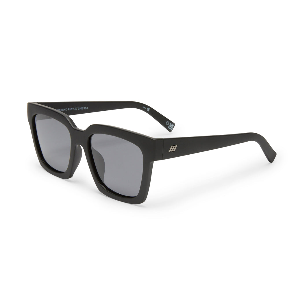 Le Specs WEEKEND RIOT MATTE BLACK in SMOKE MONO POLARIZED