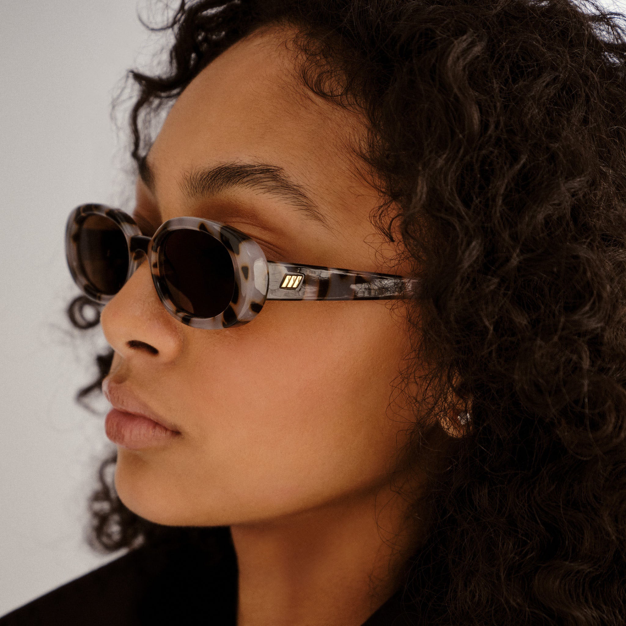Le Specs OUTTA LOVE COOKIE TORT in SMOKEY BROWN MONO