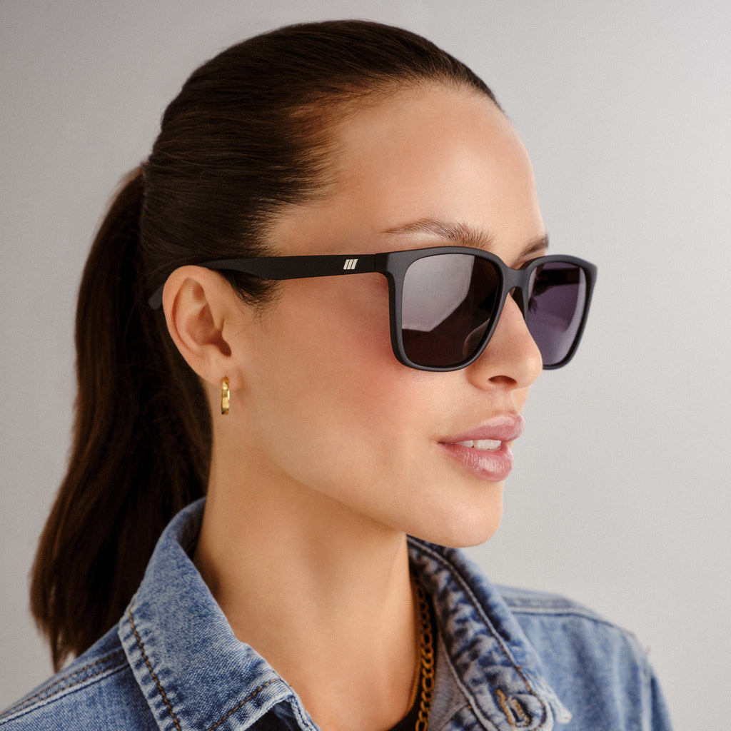 Le Specs FAIR GAME MATTE BLACK in SMOKE  MONO