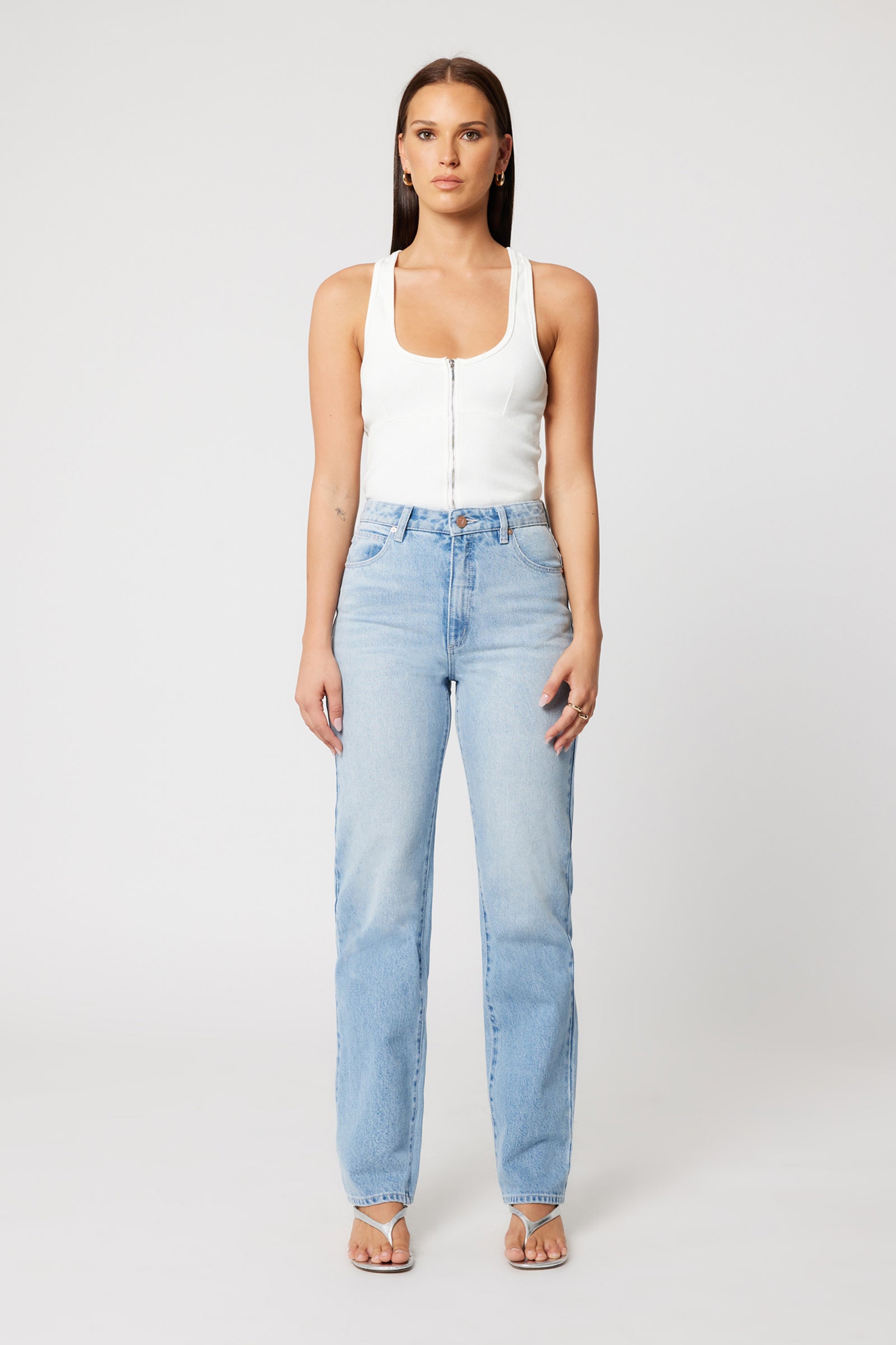 Abrand Jeans 94 Straight Gia in LIGHT VINTAGE BLUE