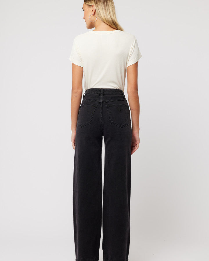 Abrand Jeans 94 Wide Sophie in WASHED BLACK