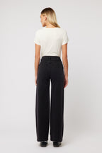 Abrand Jeans 94 Wide Sophie in WASHED BLACK