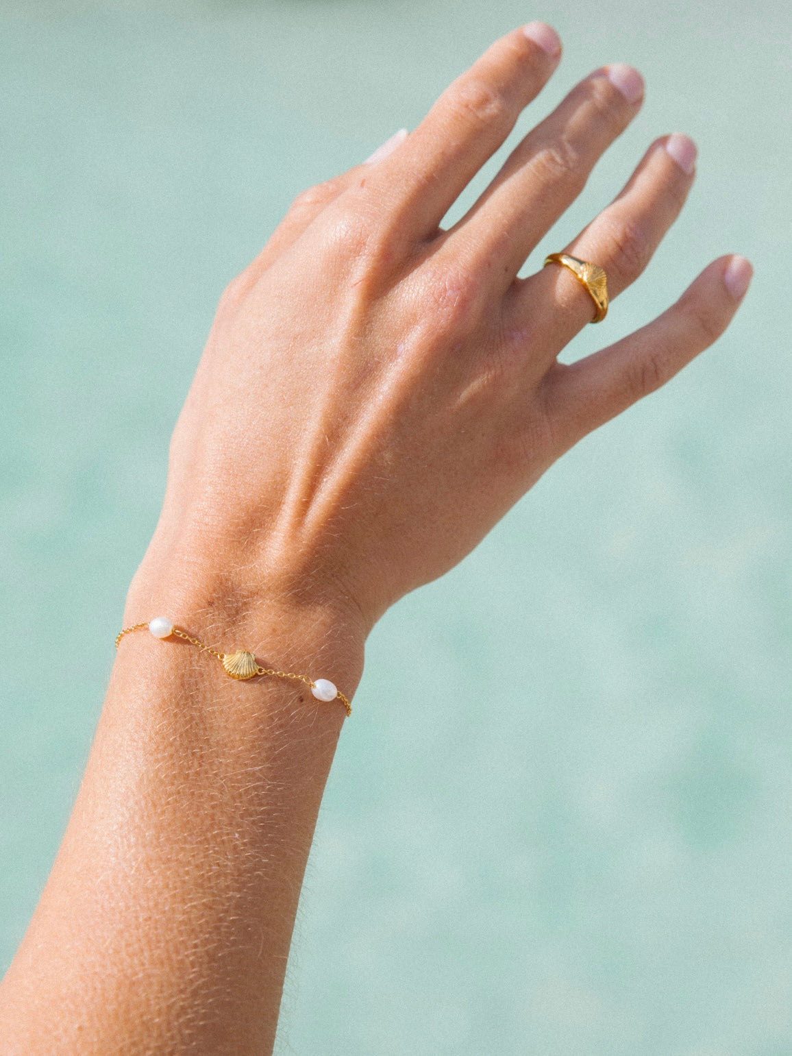 Malakai The Label Aphrodite Ring in 18k Gold in Single