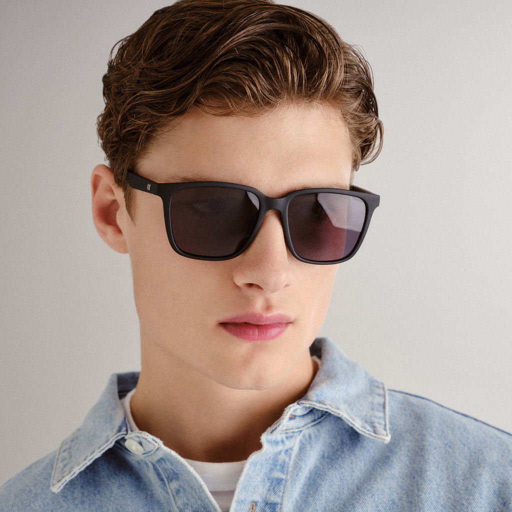 Le Specs FAIR GAME MATTE BLACK in SMOKE  MONO