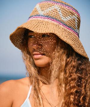 Roxy Geonimo in NATURAL