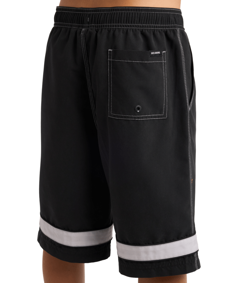 Billabong Boys Throw On 2.0 in OFF BLACK
