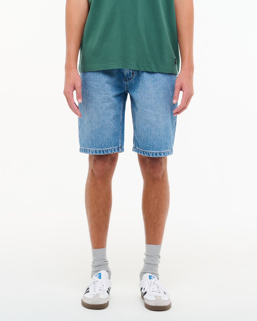 Abrand Jeans A4 Relaxed Short Neville Rcy in NEVILLE