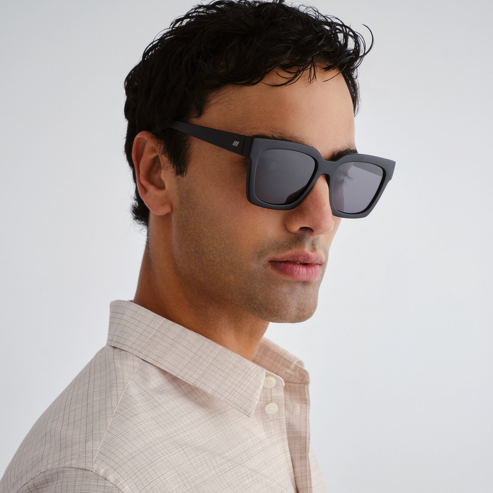 Le Specs WEEKEND RIOT MATTE BLACK in SMOKE MONO POLARIZED