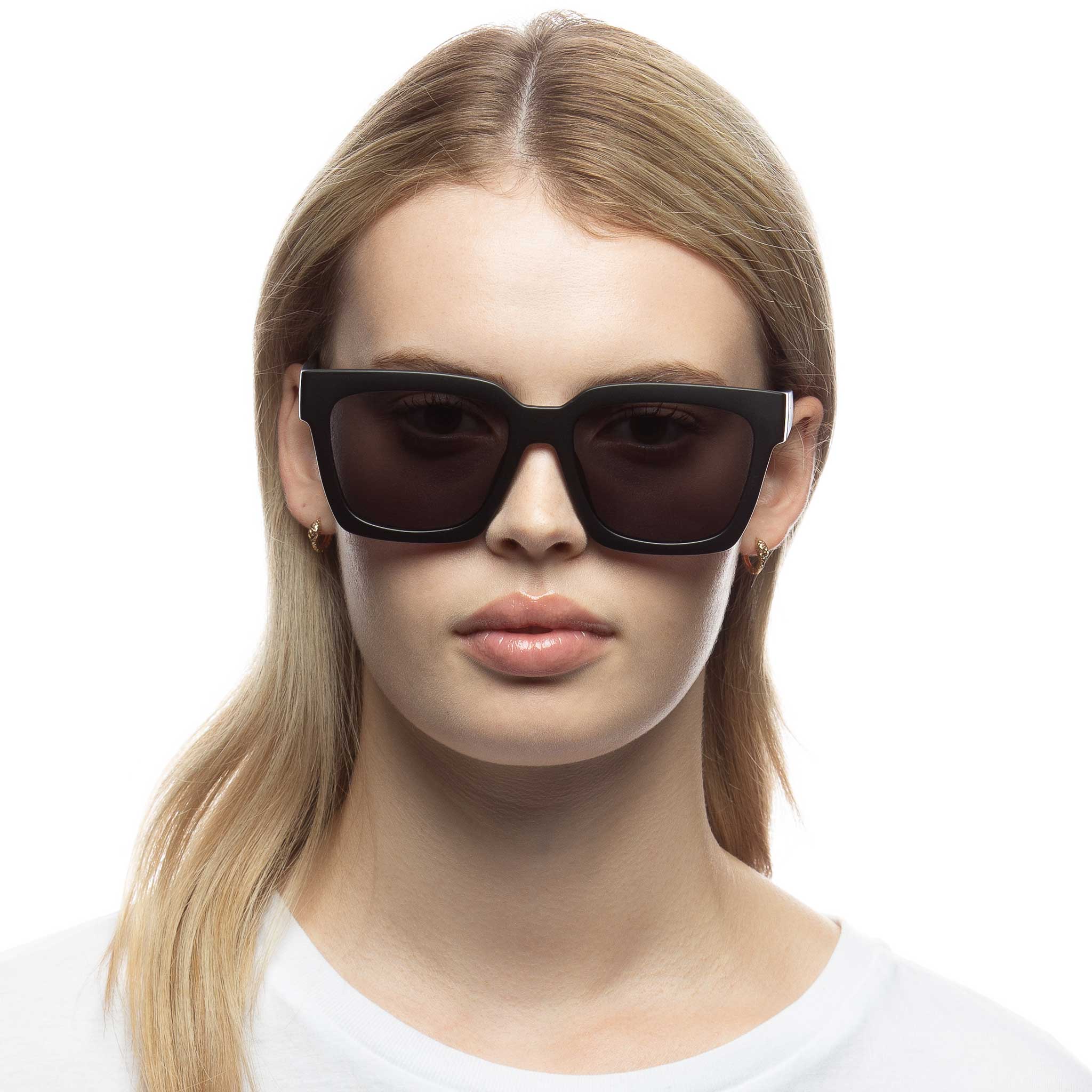 Le Specs WEEKEND RIOT MATTE BLACK in SMOKE MONO POLARIZED