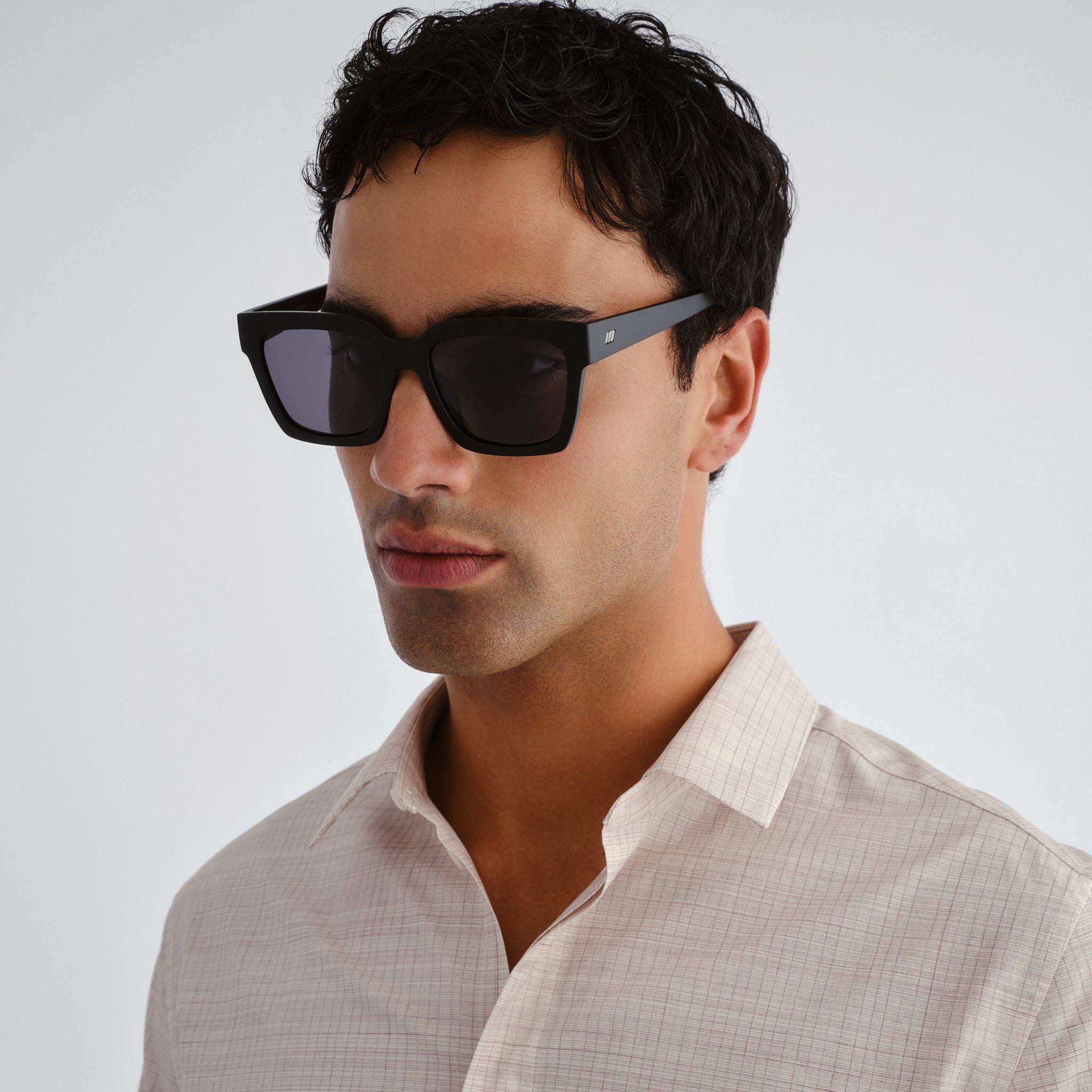 Le Specs WEEKEND RIOT MATTE BLACK in SMOKE MONO POLARIZED