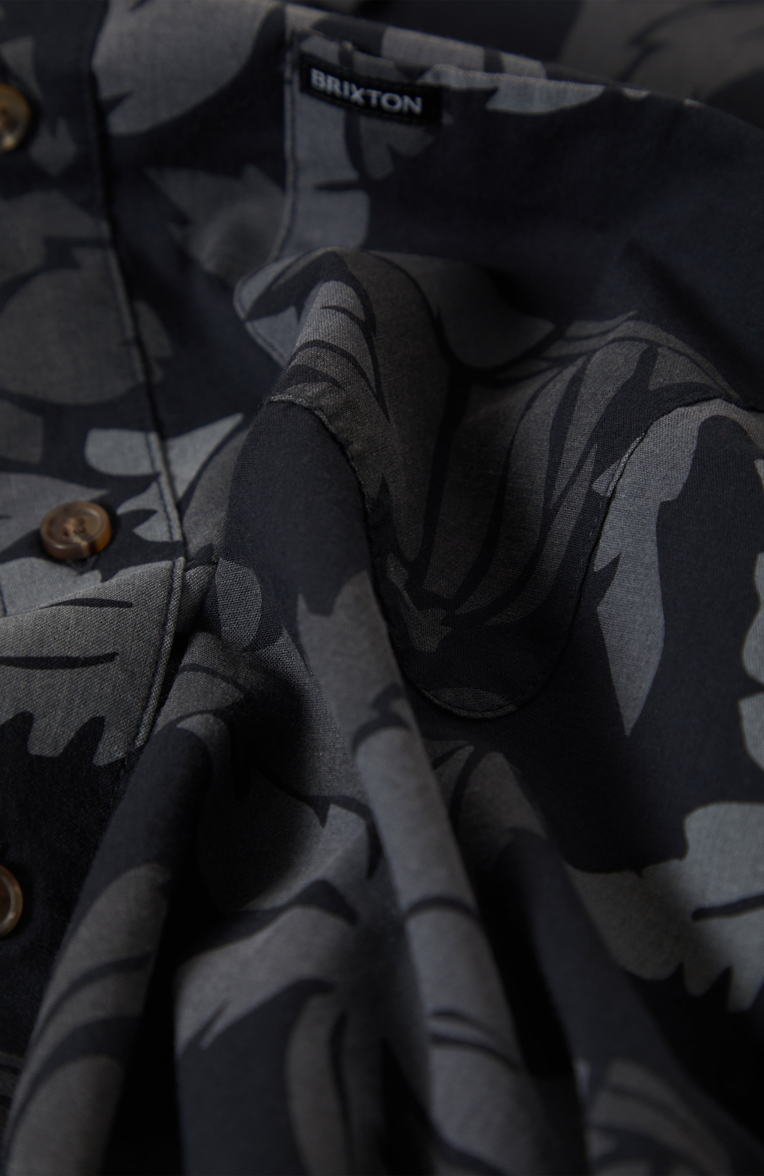 Brixton Charter Print S/S Wvn in BLACK/TROOPER/FUTURE GREY PALM