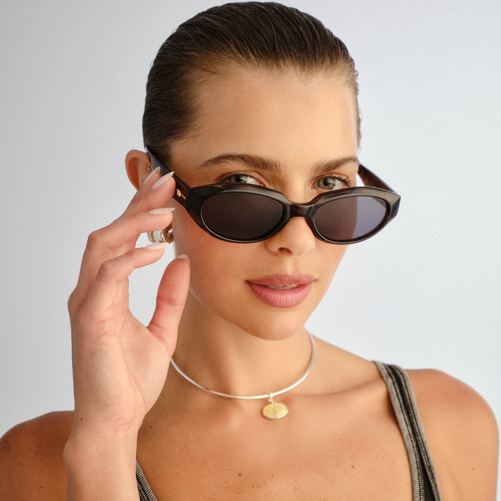 Le Specs LE BIJOU + DARK TORT in SMOKE MONO