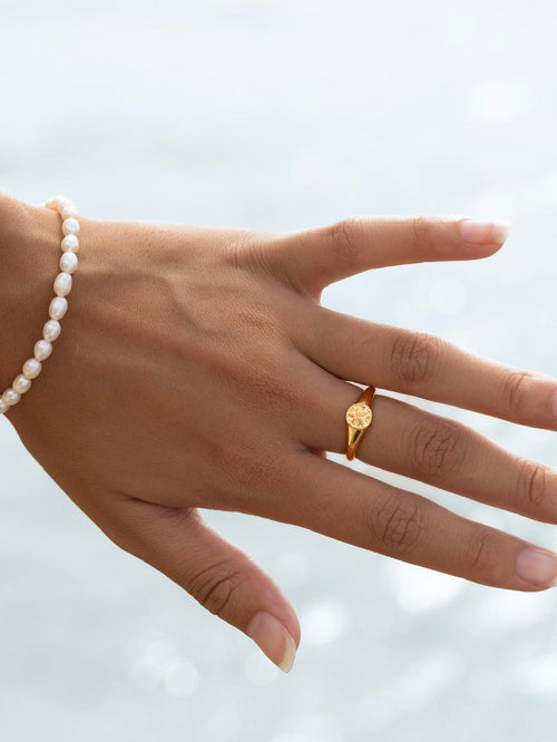 Malakai The Label Sand Dollar Ring in 18k Gold in Single