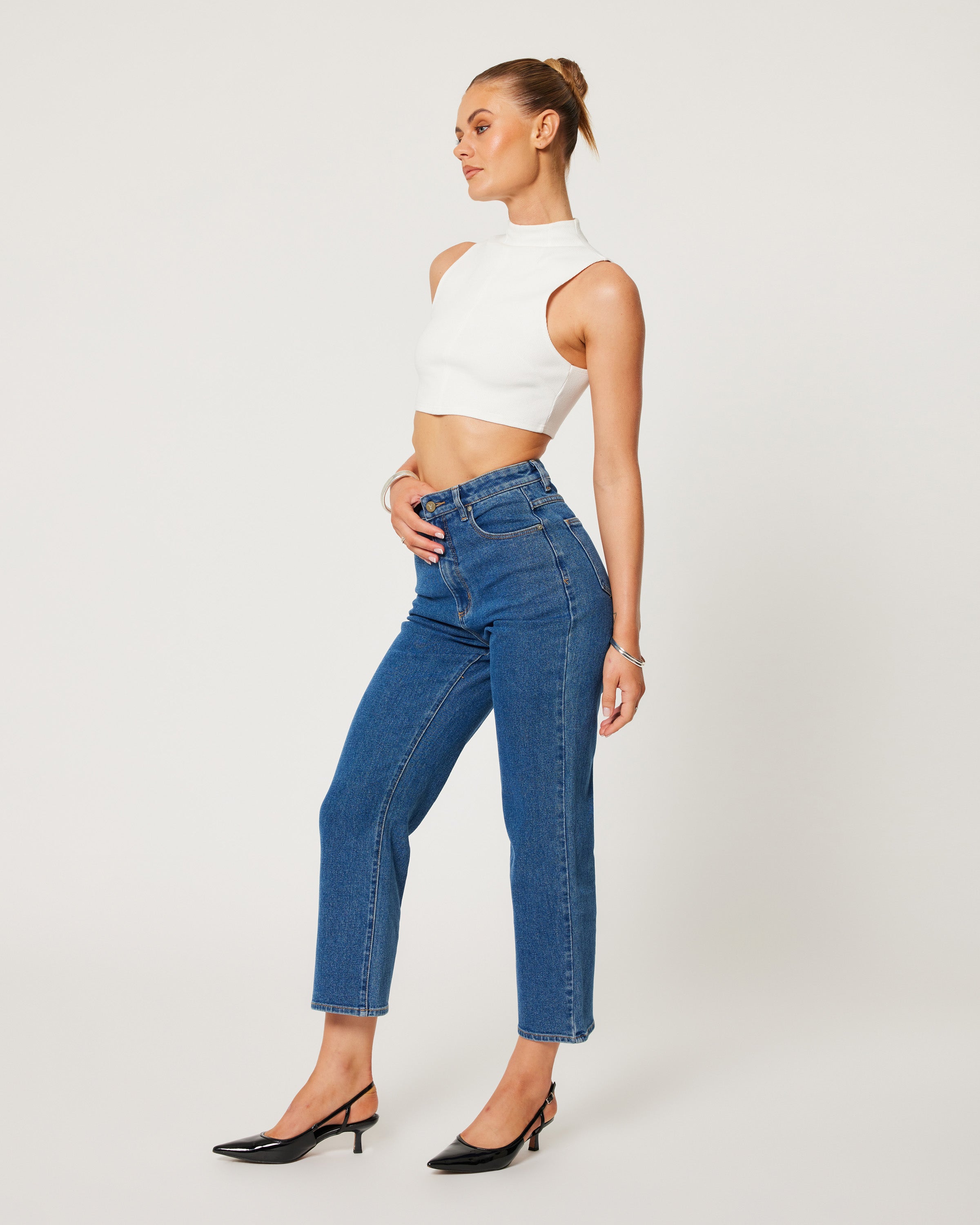 Abrand Jeans Venice Straight Bella in MID BLUE